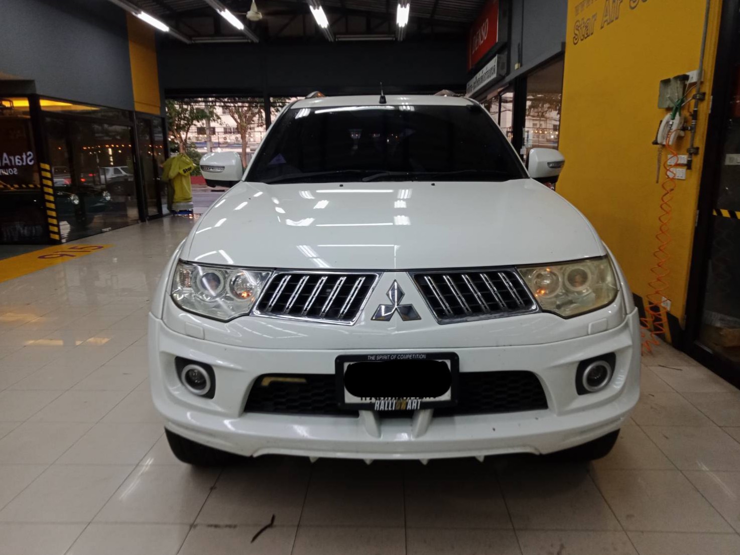 ซ่อมแอร์รถยนต์ Mitsubishi Pajero